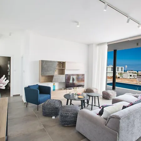 Feriehus Ferienvilla Olivine Pearl Mit Meerblick By Interhome Protaras