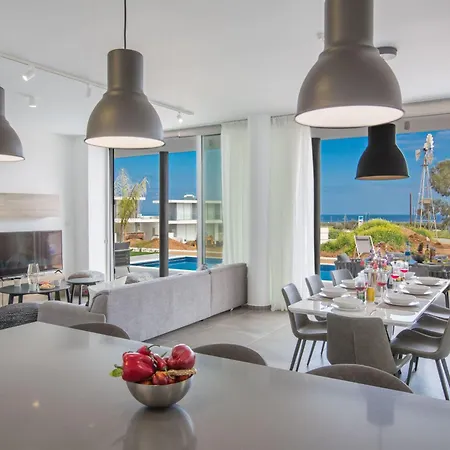 Vakantiehuis Ferienvilla Olivine Pearl Mit Meerblick By Interhome Protaras