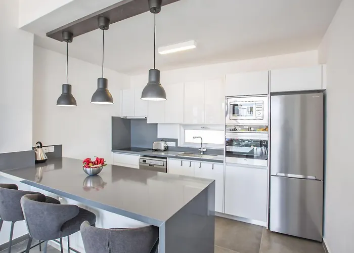 Ferienvilla Olivine Pearl Mit Meerblick By Interhome Feriehus